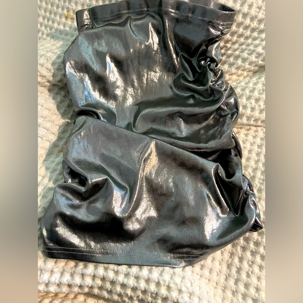 Cute metallic scrunchy‎ metallic mini skirt 
NWOT